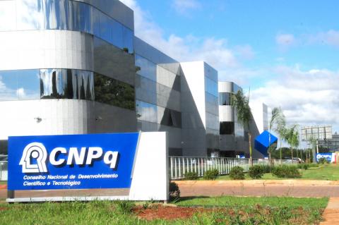 DOCENTES RENOVAM BOLSAS DE PESQUISA DO CNPq DOCENTES RENOVAM BOLSAS DE PESQUISA DO CNPq
